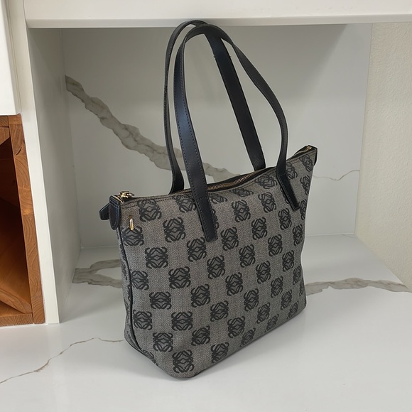 Loewe Black Printed Anagram Tote Bag - Picture 3 of 17